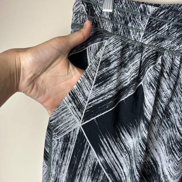 Lululemon Namaskar Pant II - Picture 4 of 8